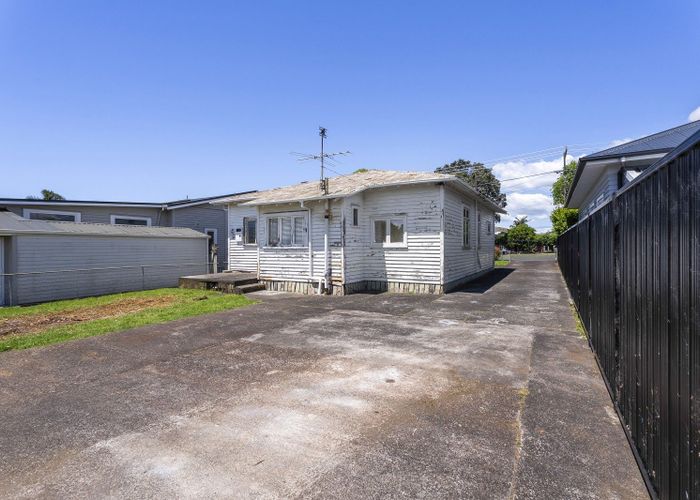  at 24 Te Ra Road, Point Chevalier, Auckland City, Auckland