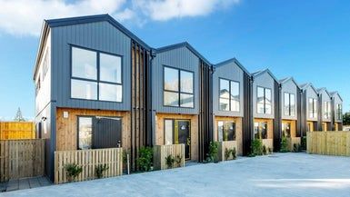  at 2/110 Beach Road, Te Atatu Peninsula, Auckland