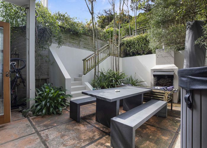  at 43 Grove Road, Kelburn, Wellington