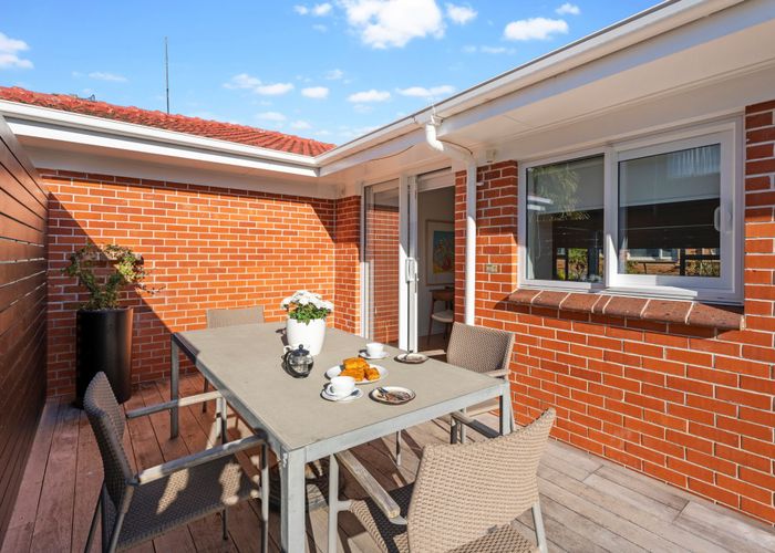  at 2/22 Cornwall Park Avenue, Epsom, Auckland