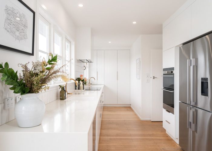  at 33 Beazley Avenue, Paparangi, Wellington