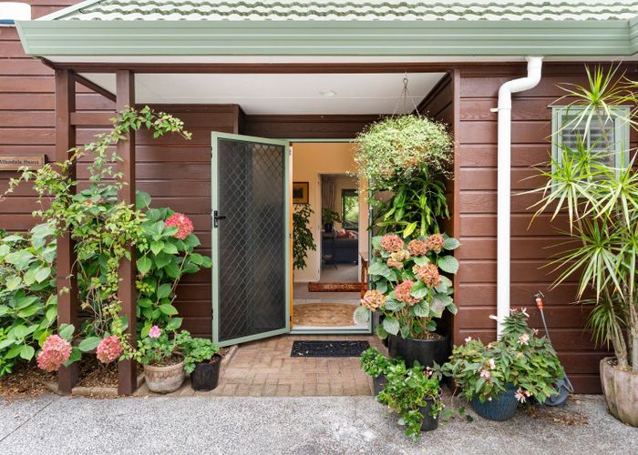  at 52b Uxbridge Road, Mellons Bay, Manukau City, Auckland