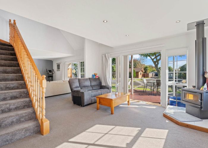  at 8 Evanda Crescent, Conifer Grove, Papakura, Auckland