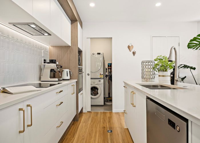  at 6 Taratoa Street, Point England, Auckland