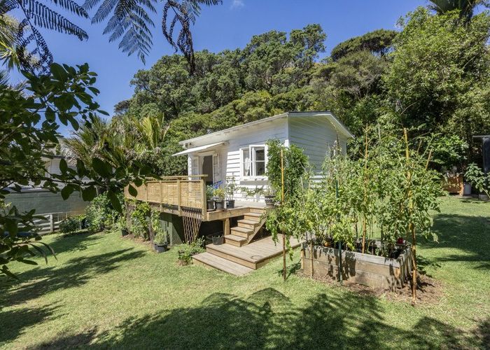  at 37 Glenesk Road, New Lynn