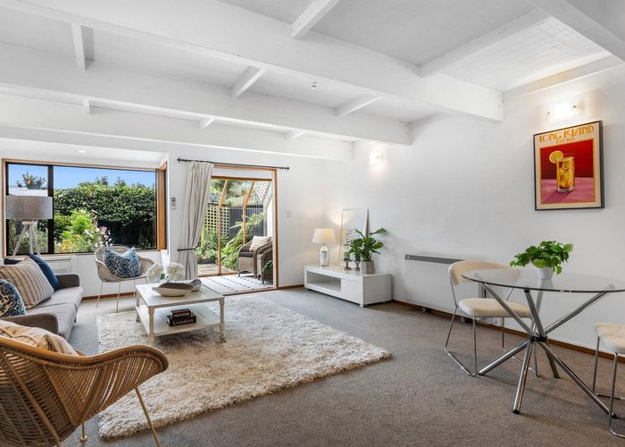  at 2/20 Bristol Street, Merivale, Christchurch City, Canterbury