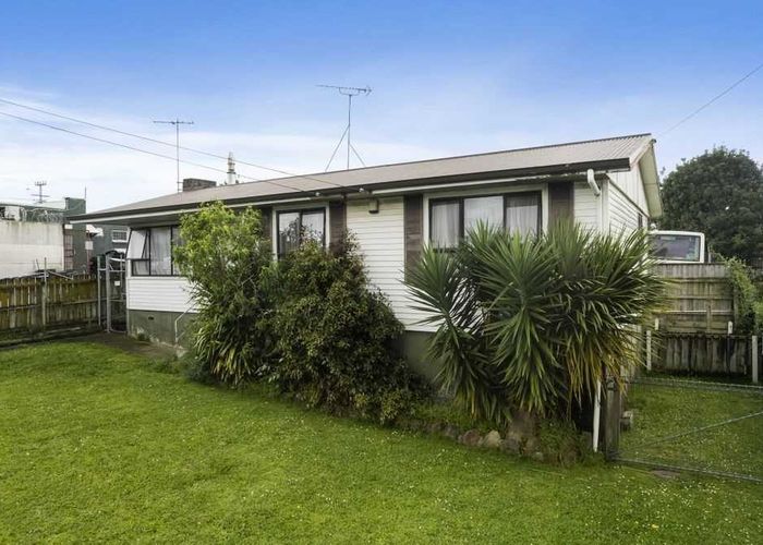 at 2 Kirton Crescent, Manurewa, Manukau City, Auckland