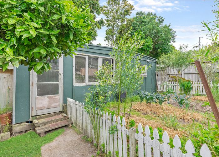  at 28 Lowtherhurst Road, Massey, Auckland