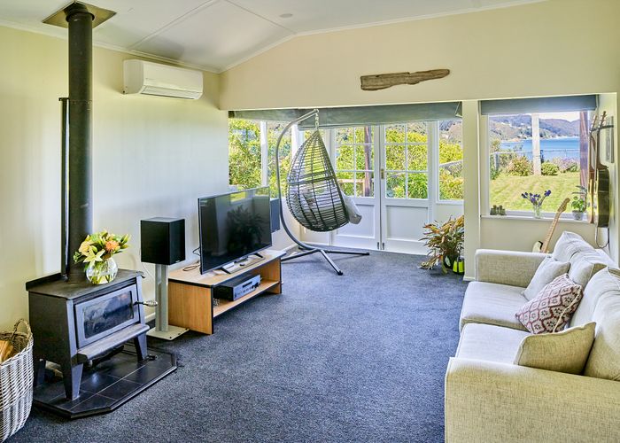  at 121 Marine Drive, Sorrento Bay, Lower Hutt