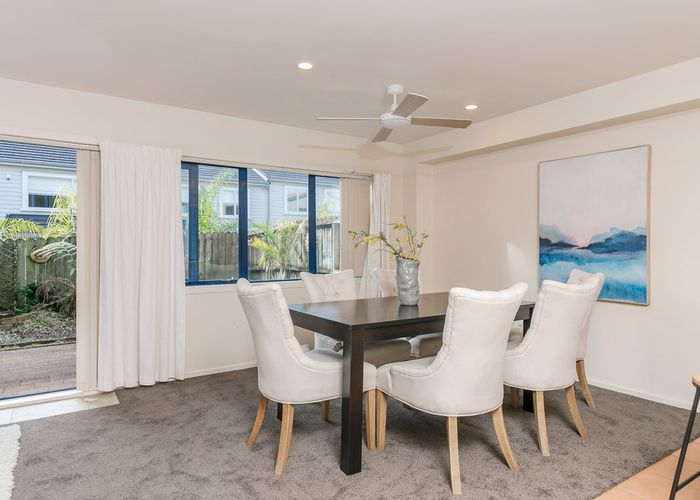  at 2/70 Fernhill Way, Oteha, Auckland