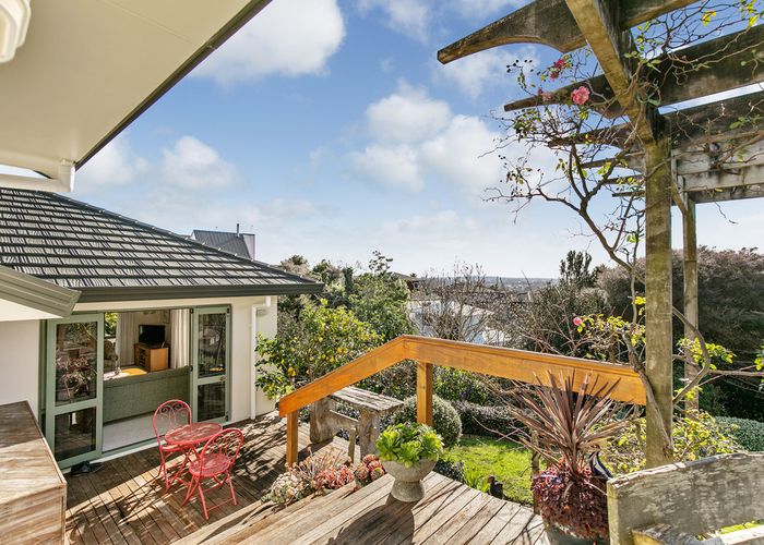  at 4 San Martin Place, Goodwood Heights, Auckland