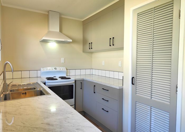  at 2/4 Rachael Place, Farm Cove, Manukau City, Auckland