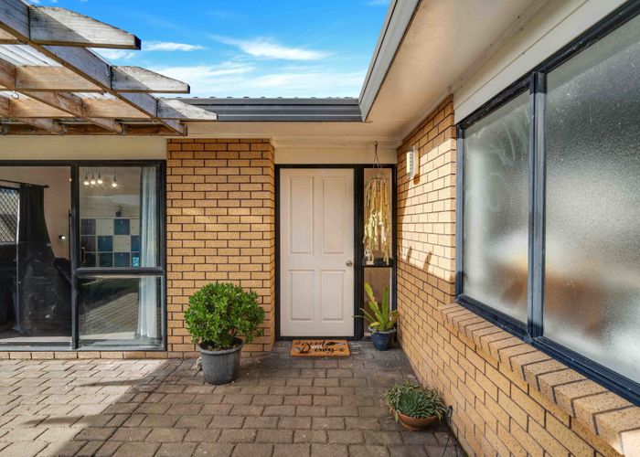  at 2/19 Sailfish Drive, West Harbour, Auckland
