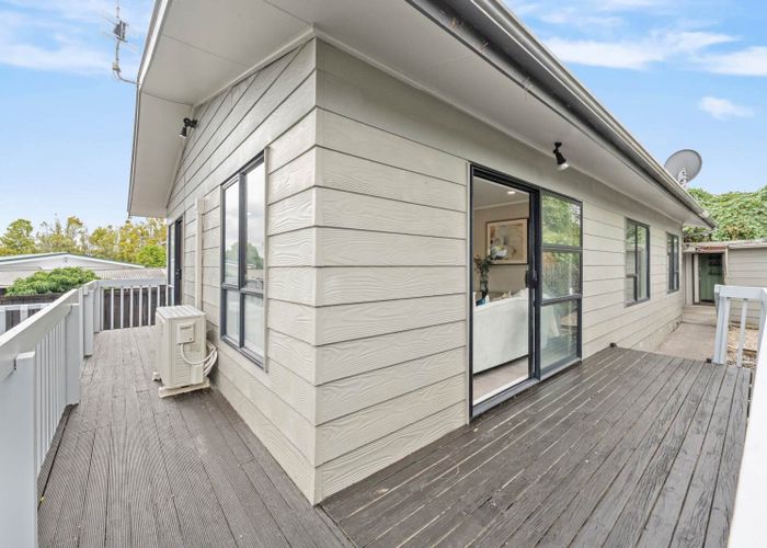  at 3/219 Don Buck Road, Massey, Waitakere City, Auckland