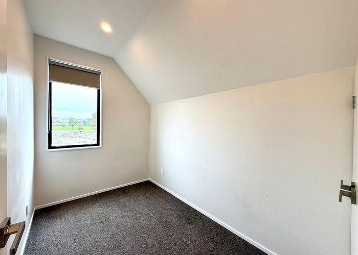  at 9D Concord Place, Glen Innes, Auckland