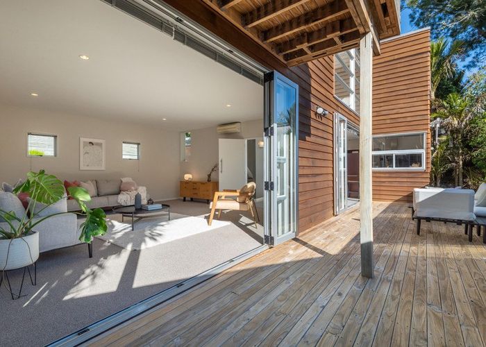  at 6 Zion Road, Birkenhead, Auckland