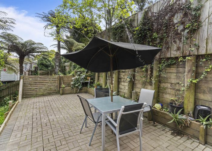  at 21A Pavola Grove, Glenfield, Auckland