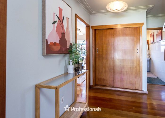  at 8 Coates Grove, Silverstream, Upper Hutt, Wellington