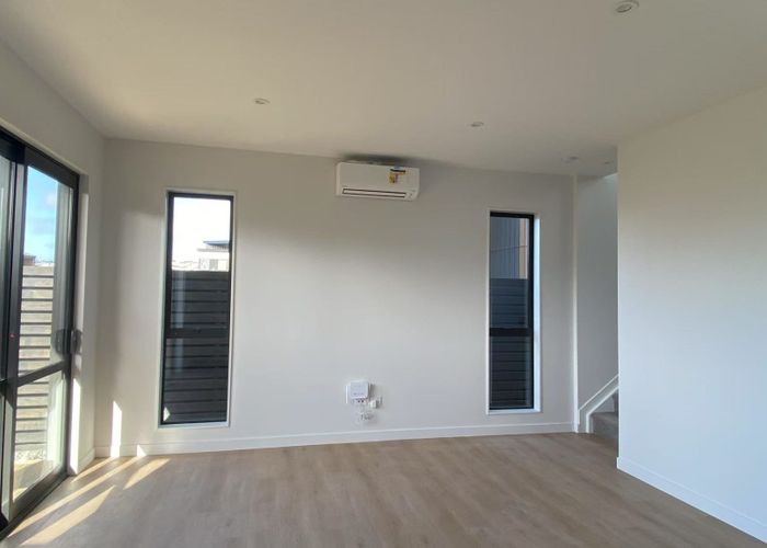  at 1/130 Te Oneroa Way, Long Bay, North Shore City, Auckland