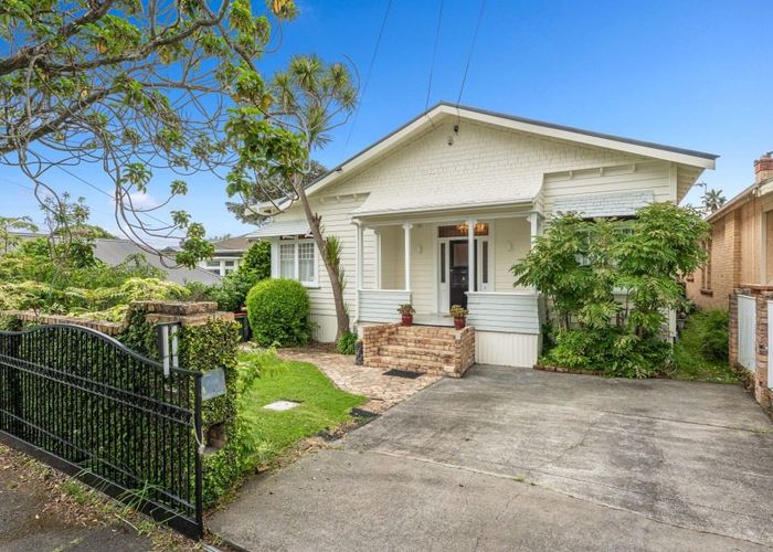  at 4 Tenterden Ave, Mount Eden, Auckland City, Auckland
