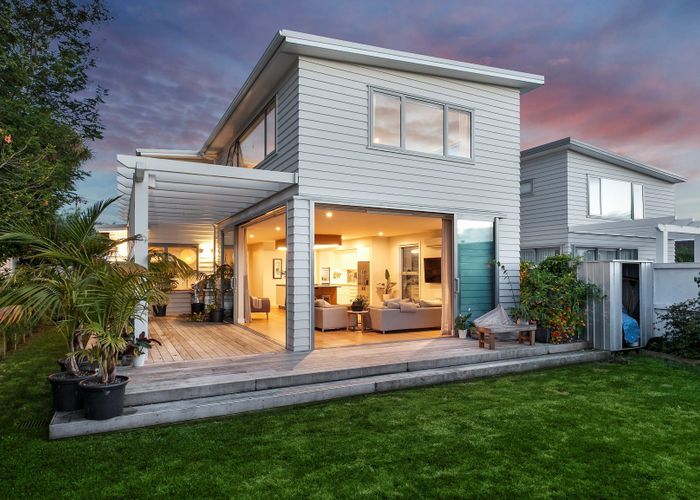  at 25 Buxton Street, Point Chevalier, Auckland