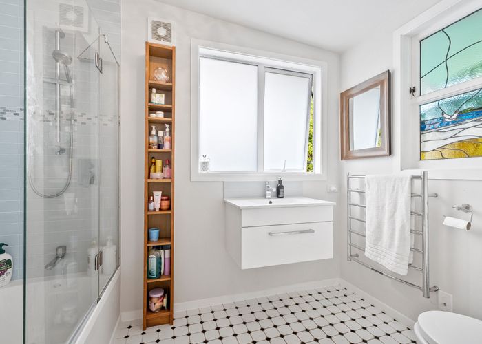  at 16 Tiri View Place, Torbay, North Shore City, Auckland