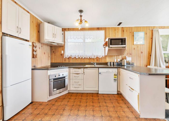  at 2 Imrie Avenue, Mangere, Auckland