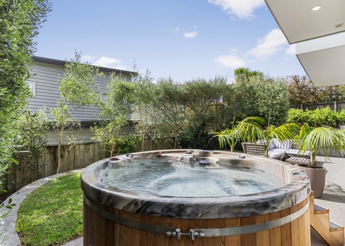  at 42 Rutherford Terrace, Meadowbank, Auckland