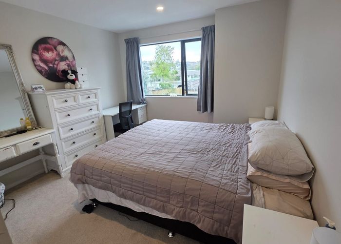  at 4/24 Tara Road, Henderson, Waitakere City, Auckland