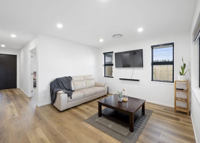  at 8 Kararaina Close, Whalers Gate, New Plymouth