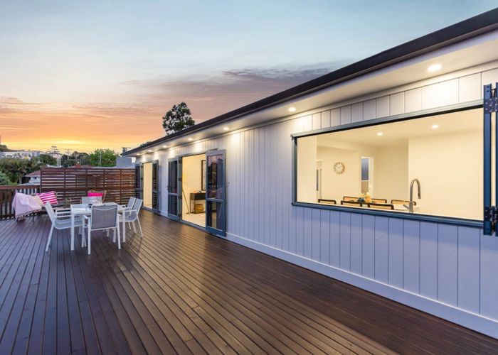  at 1/547 East Coast Road, Browns Bay, North Shore City, Auckland