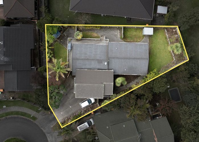  at 43 Taupiko Place, Green Bay, Auckland