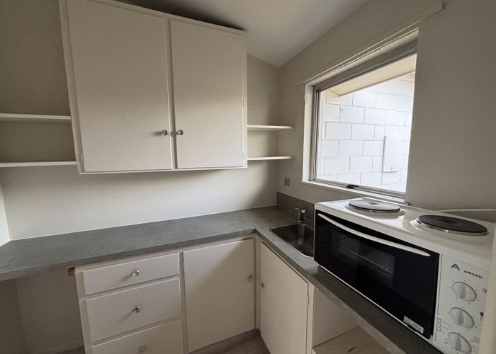  at 2/206 Hastings Street East, Waltham, Christchurch City, Canterbury