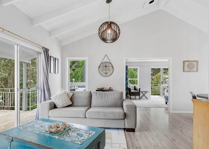  at 2/16 Scarlock Avenue, Browns Bay, Auckland