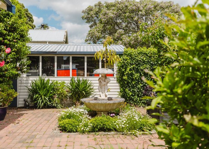  at 37 Hereford Street, West End, Palmerston North