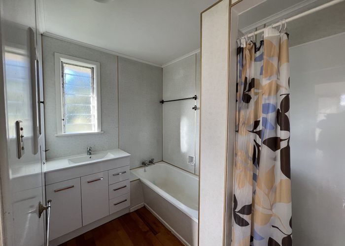  at 9 Maunder Place, New Lynn, Waitakere City, Auckland