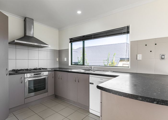  at 10 Ginko Place, Mangere, Auckland