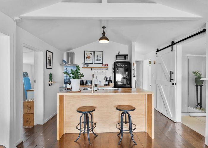  at 8 Fourth Avenue, Onetangi, Waiheke Island, Auckland