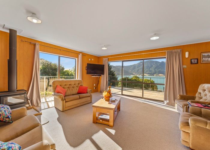  at 3900 Kenepuru Road, Black Rock