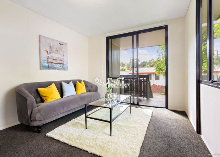  at 2/80 Parrs Cross Road, Henderson, Auckland
