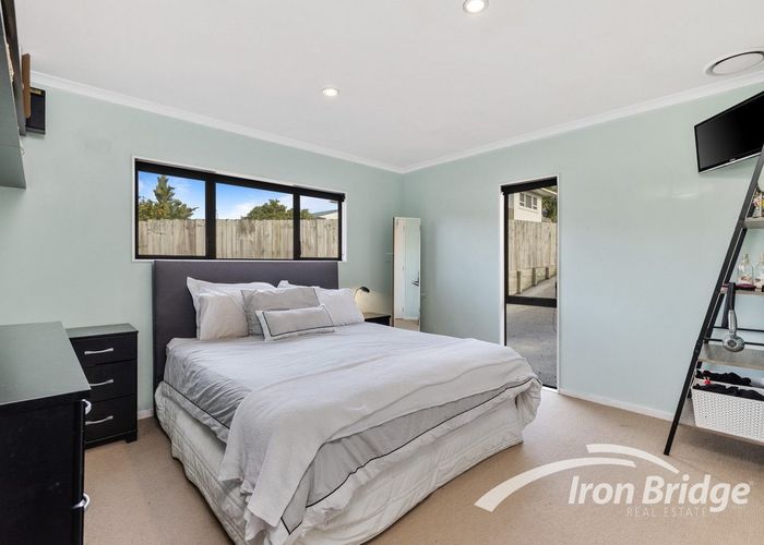  at 2/25 Tramway Road, Beach Haven, Auckland