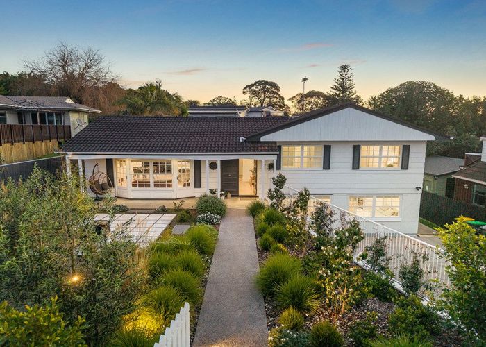  at 16 Pickwick Parade, Mellons Bay, Manukau City, Auckland