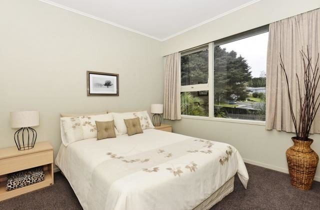  at 31  Patts Avenue, Glendene, Waitakere City, Auckland
