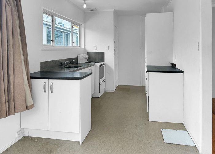  at 2/17 View Rd, Henderson, Waitakere City, Auckland
