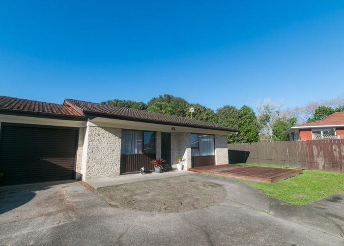  at 2/13 Frank Evans Place, Henderson, Waitakere City, Auckland
