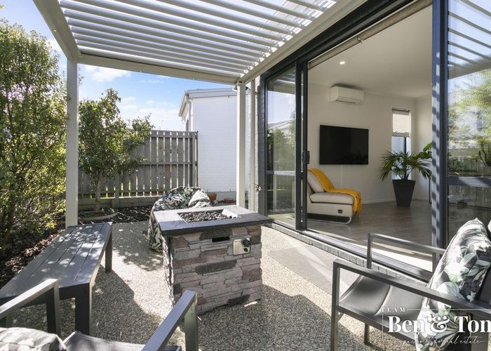  at 8 Te Nohotu Road, Glen Innes, Auckland
