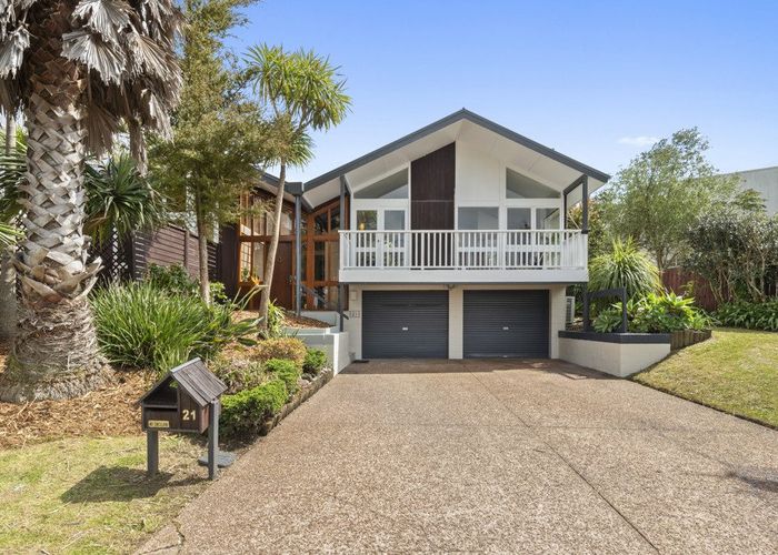  at 21 Holland Road, Hillcrest, Auckland