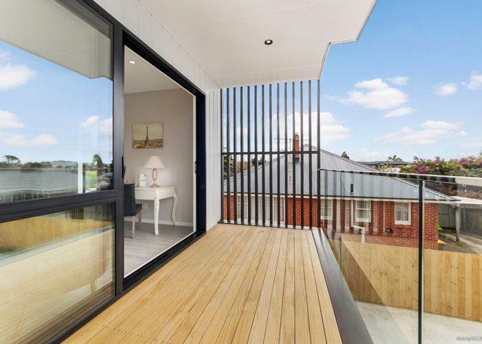  at 2/53 Archibald Road, Kelston, Waitakere City, Auckland