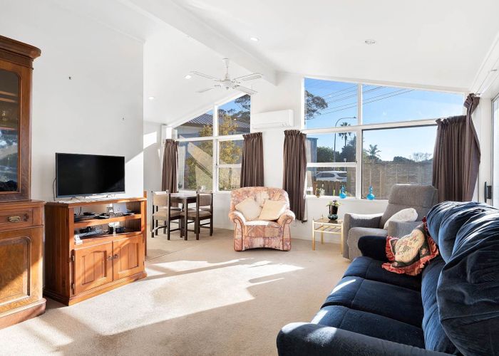  at 1/2 Barron Drive, Green Bay, Waitakere City, Auckland