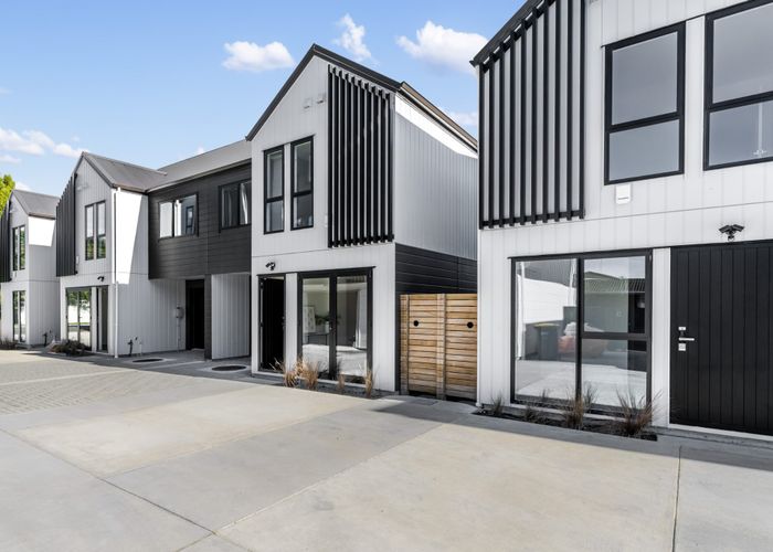  at 1-7/27 Taikata Road, Te Atatu Peninsula, Waitakere City, Auckland